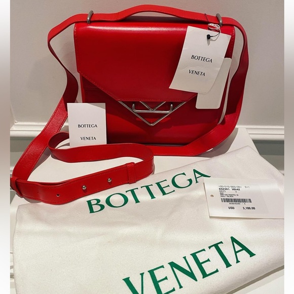 ✨HOST PICK✨ Brand new BOTTEGA VENETA Leather Crossbody/Shoulder Bag - Picture 1 of 5